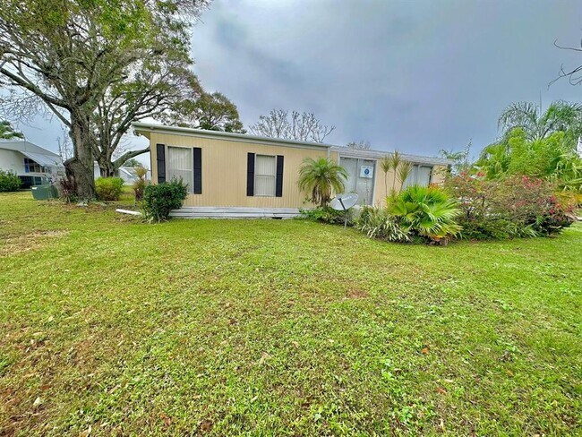 Building Photo - 35 Los Lagos Rd