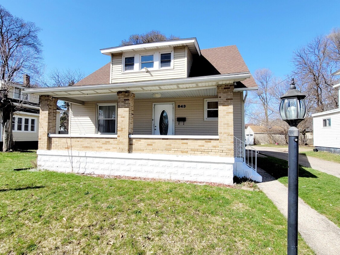 Primary Photo - 843 Oakdale St SE