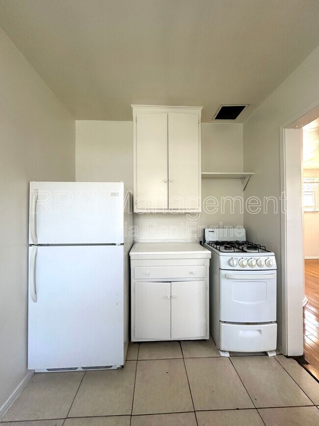 Foto del edificio - 1737 N Sycamore Ave