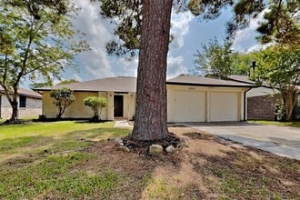 Building Photo - 21610 Crescent Heights St