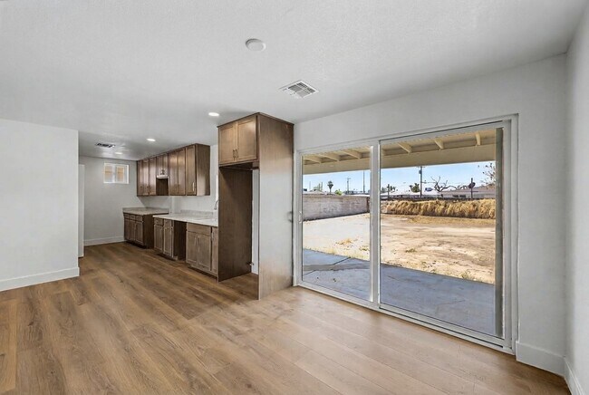 Building Photo - 4542 N 50th Dr