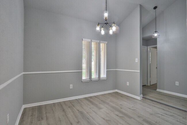 Building Photo - 501 Point Clear Dr
