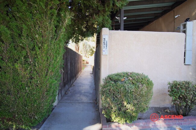 Foto del edificio - Apartment in Central Bakersfield!
