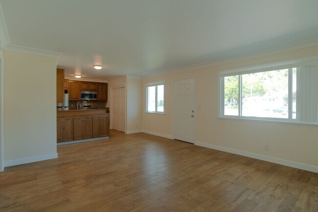 Foto del edificio - 2 Bedroom + 1 Bathroom Condo  | Marina Village | Port Hueneme | Unfurnished