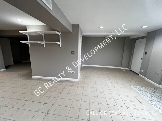 Foto del edificio - 2227 N Clybourn Ave