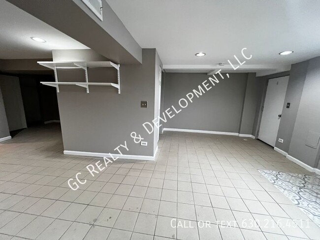 Building Photo - 2227 N Clybourn Ave