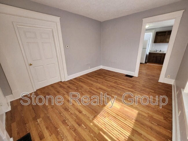 Building Photo - 1022 3rd Ave