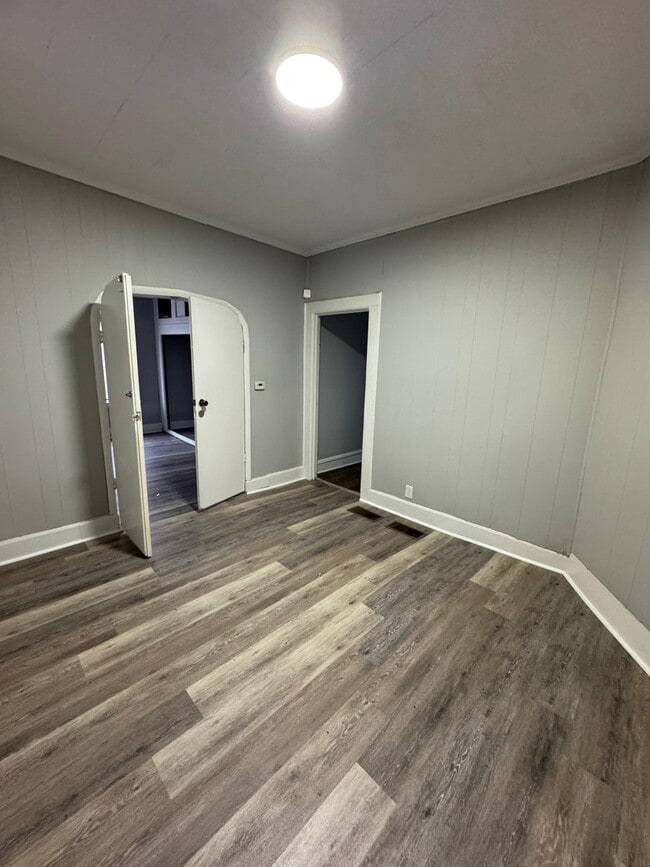 Foto del edificio - 2106 Bertrand St