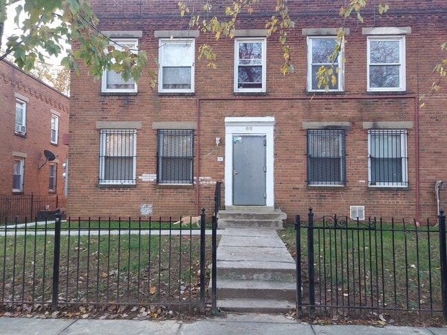 68 Galveston Place Apartments - 68 Galveston Pl SW