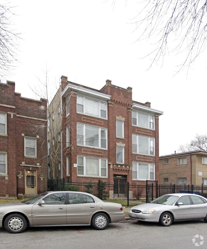 Building Photo - 7528 S Coles Ave