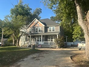 Building Photo - 917 New Ballwin Rd