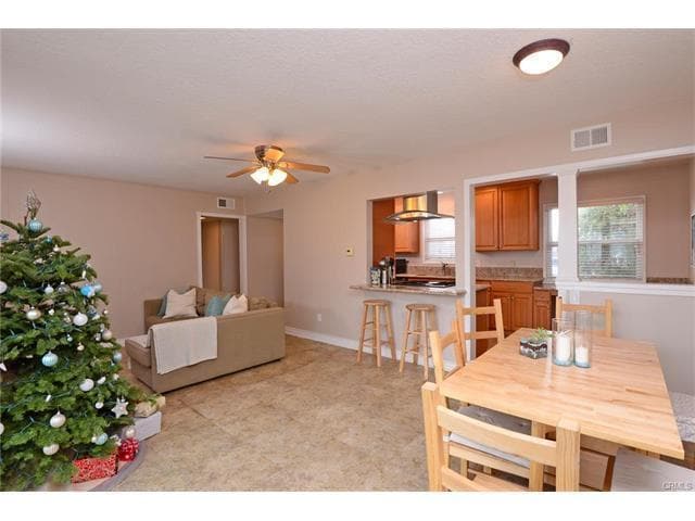 Foto del edificio - 1535 E Everett Pl