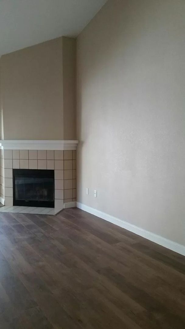 Building Photo - Gorgeous 1 bd 1 bath-Close to Downtown Wal...