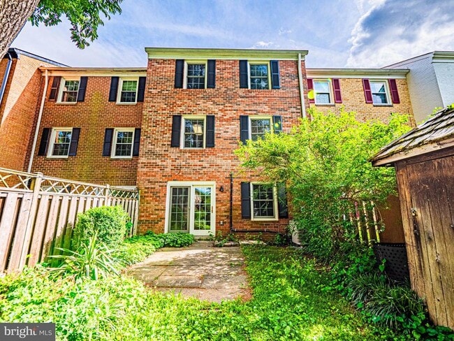 Building Photo - 29 Longmeadow Dr