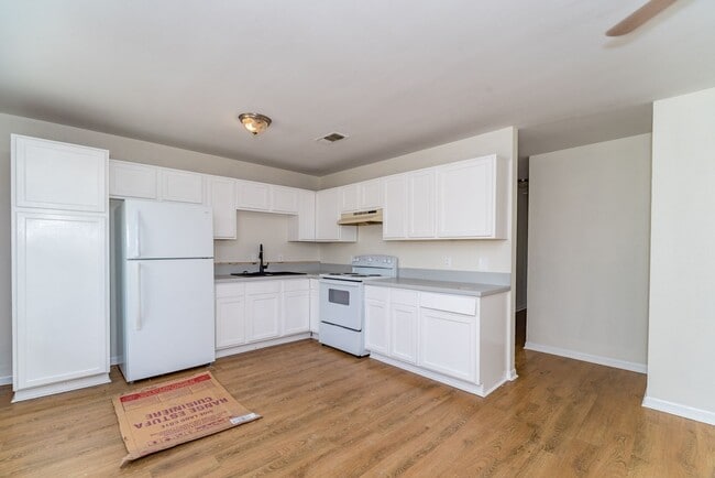 Photo - 3-Bedroom Duplex Townhome