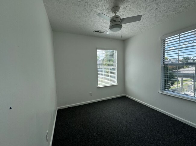 Building Photo - 400 W 30th St