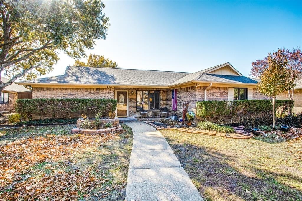 Primary Photo - 820 Green Brook Dr