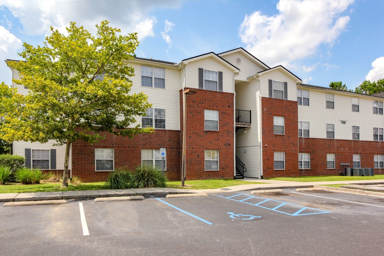 ¡Bienvenido a Hallmark at Timberlake! - Hallmark at Timberlake Apartments