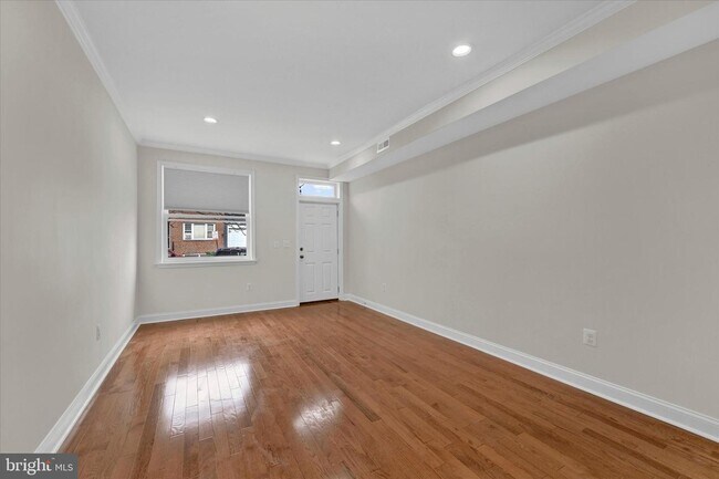 Building Photo - 2505 Foster Ave