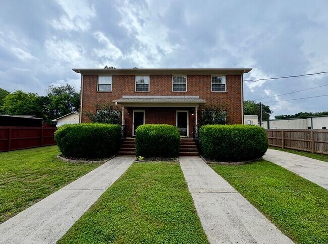 Building Photo - Townhome with attached garage near Tech Corridor and Research Park