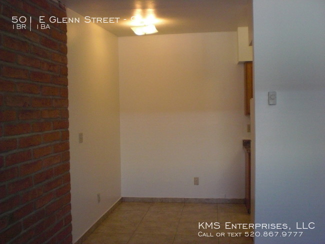 Building Photo - 501 E Glenn St