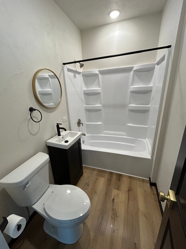 Foto del edificio - 406 W 5th St