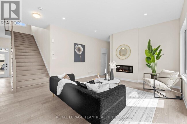 Building Photo - 407 Euphoria Cres