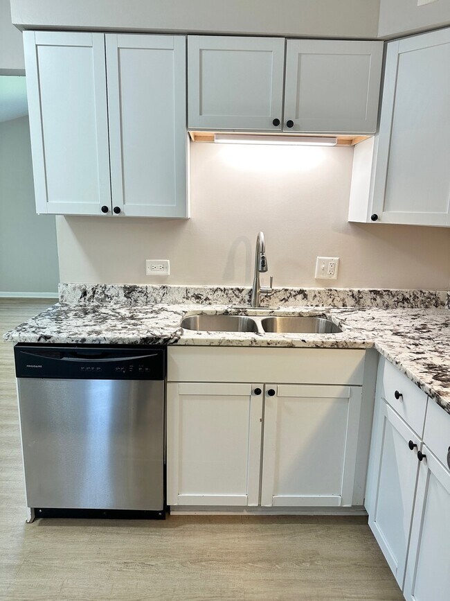 Foto del edificio - 525 Ryan Ln