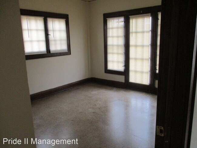 Building Photo - 2 br, 1 bath Apartment - 2912 W Wells St