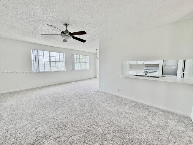 Foto del edificio - 8734 SW 3rd St