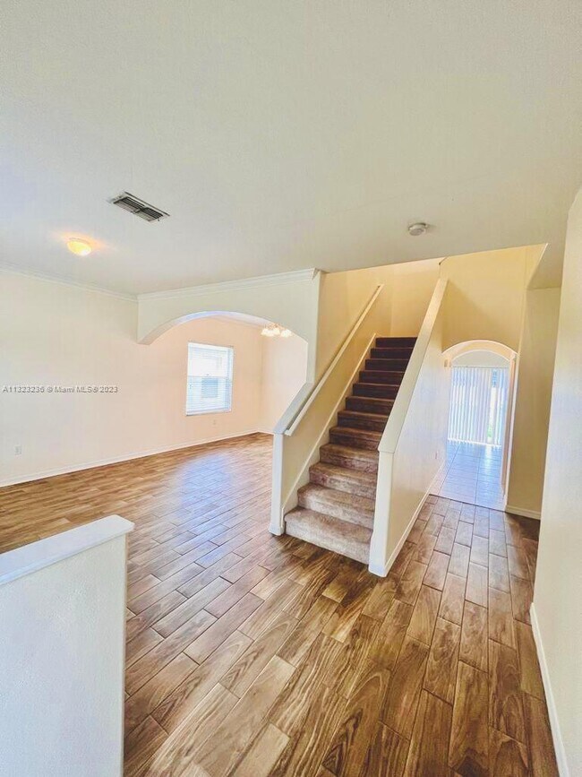 Foto del edificio - 7189 Cedarcrest Blvd