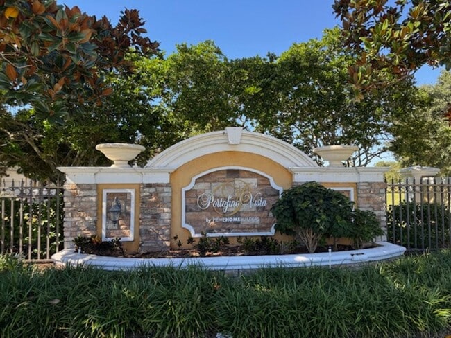 Foto del edificio - Peaceful 4 Bedroom 3 Full Bath Townhome In...