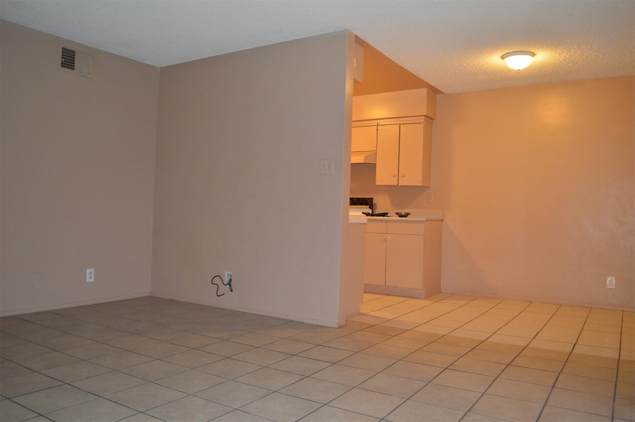 Primary Photo - 2630 Sherwood St