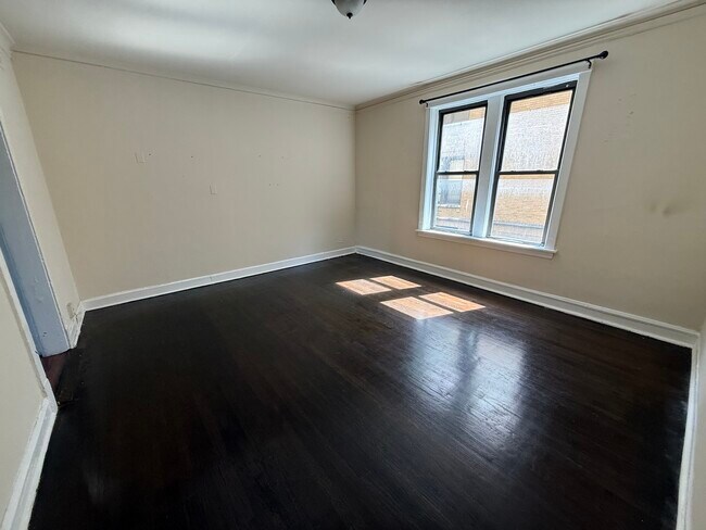 Foto del edificio - 1022 E Hyde Park Blvd