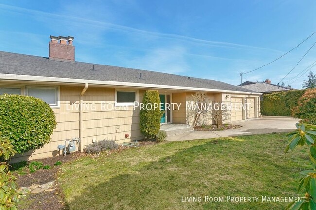 Building Photo - 4404 SW Council Crest Dr
