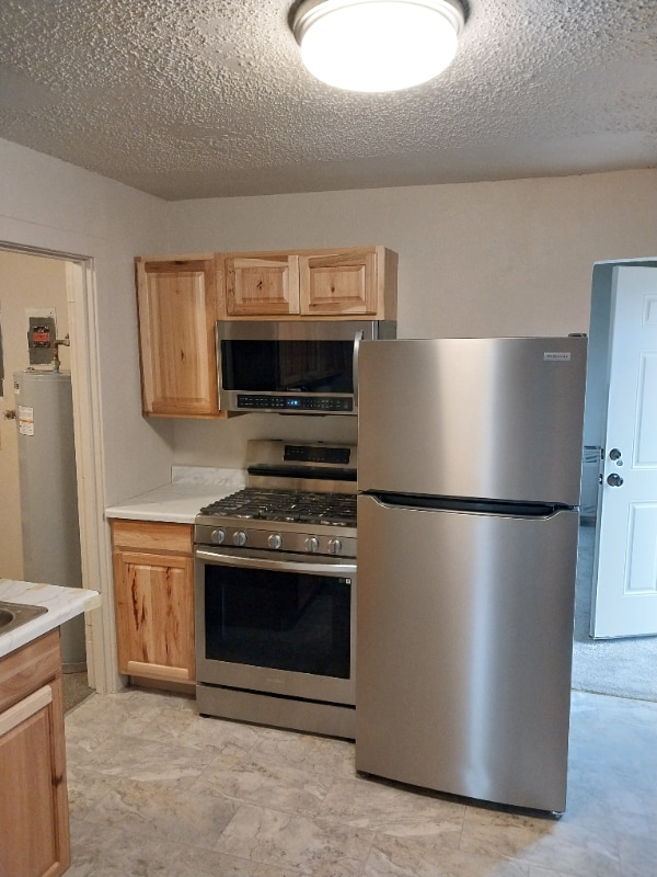 Building Photo - 2419 S Lincoln Dr