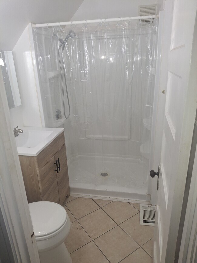 Baño - 422 Prospect Ave