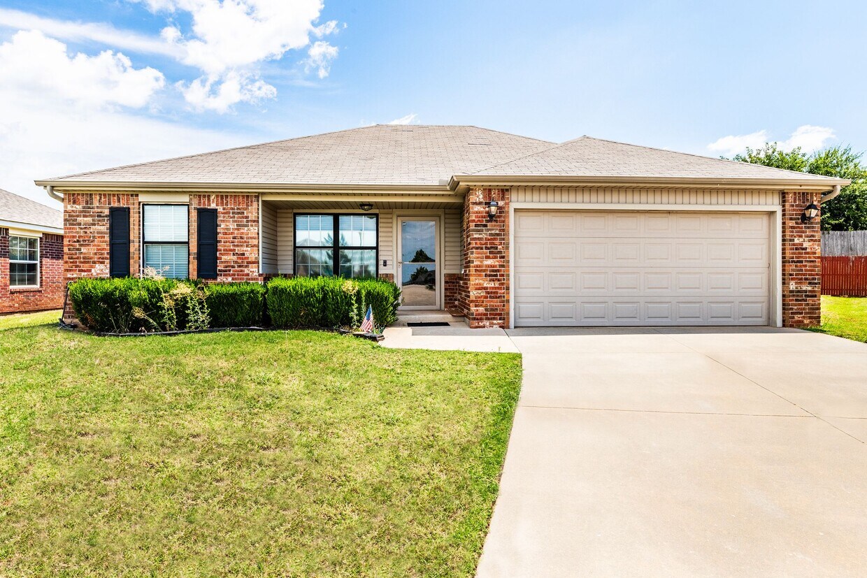 Photo - 4501 Wagner Lake Dr (Yukon, OK)