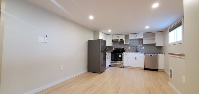 Building Photo - 371 Bridge St E