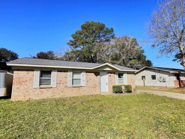 Building Photo - 3-Bedroom Home in Ocean Springs – Prime Lo...