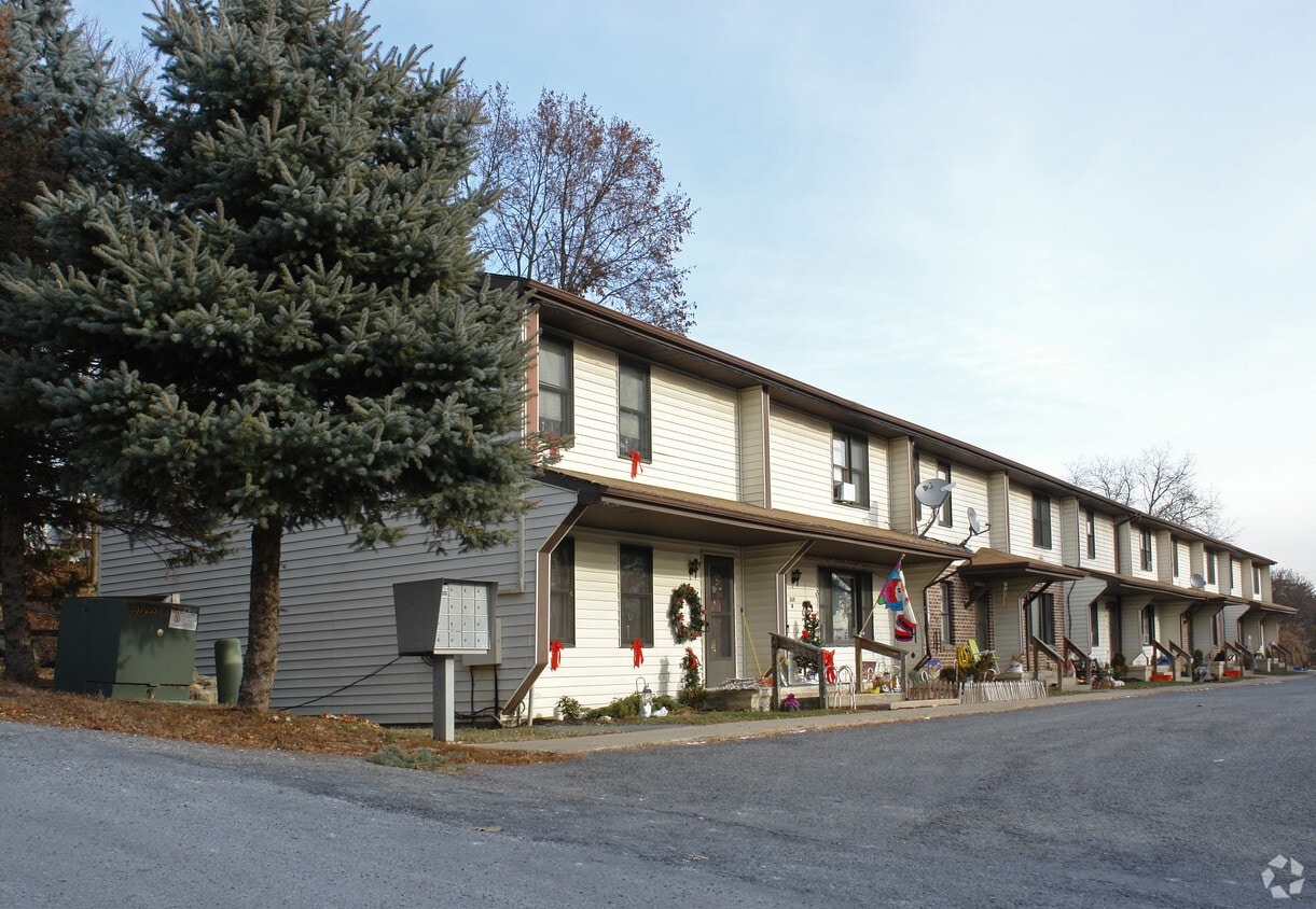 Primary Photo - Graduate Row