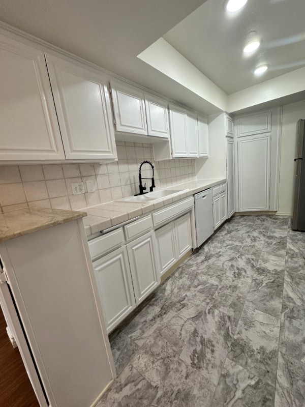 Photo - 121 S Swall Dr Apartment