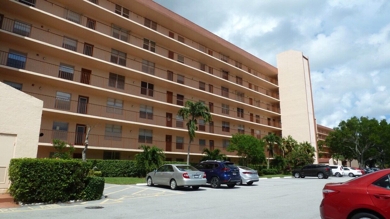 14671 Bonaire Blvd Unit 510, Delray Beach, FL 33446 Condo for Rent in