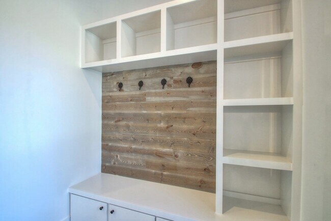 Foto del edificio - 904 Burchwood Ave