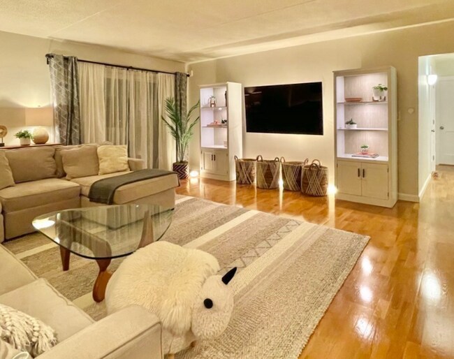 Building Photo - 50-56 Broadlawn Park