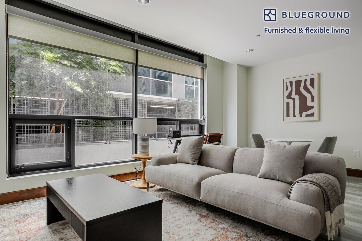 Foto principal - 110 W Ocean Blvd
