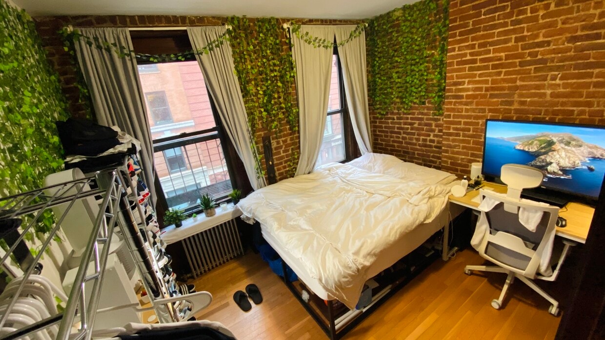 Primary Photo - 235 W 18th St