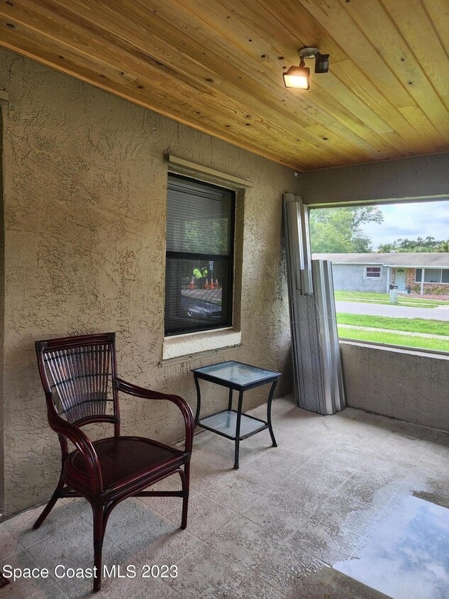 Primary Photo - 1019 Brightman St