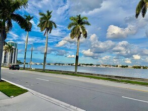 Building Photo - 1527 S Flagler Dr