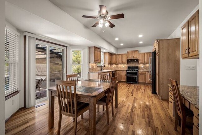 Foto del edificio - 8450 Melross Ct